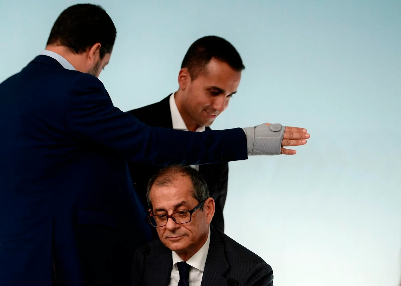 Luigi Di Maio, Salvini e Tria, il retroscena sul Cdm. Alzano la voce, "Non è quello che abbiamo promesso"
