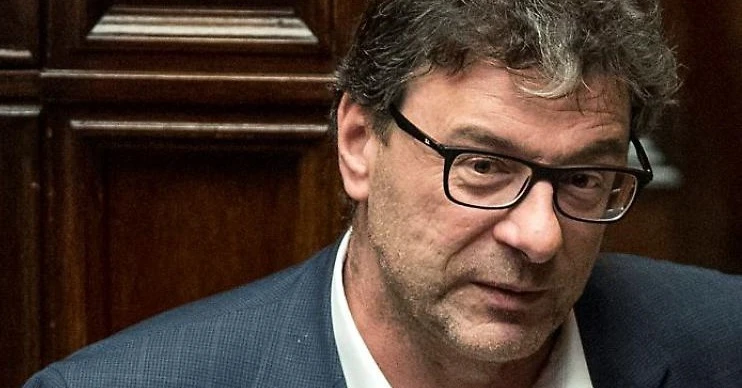 Giancarlo Giorgetti, lo sfogo: "Matteo Salvini deve calarsi nelle istituzioni o non andrà mai a Palazzo Chigi"