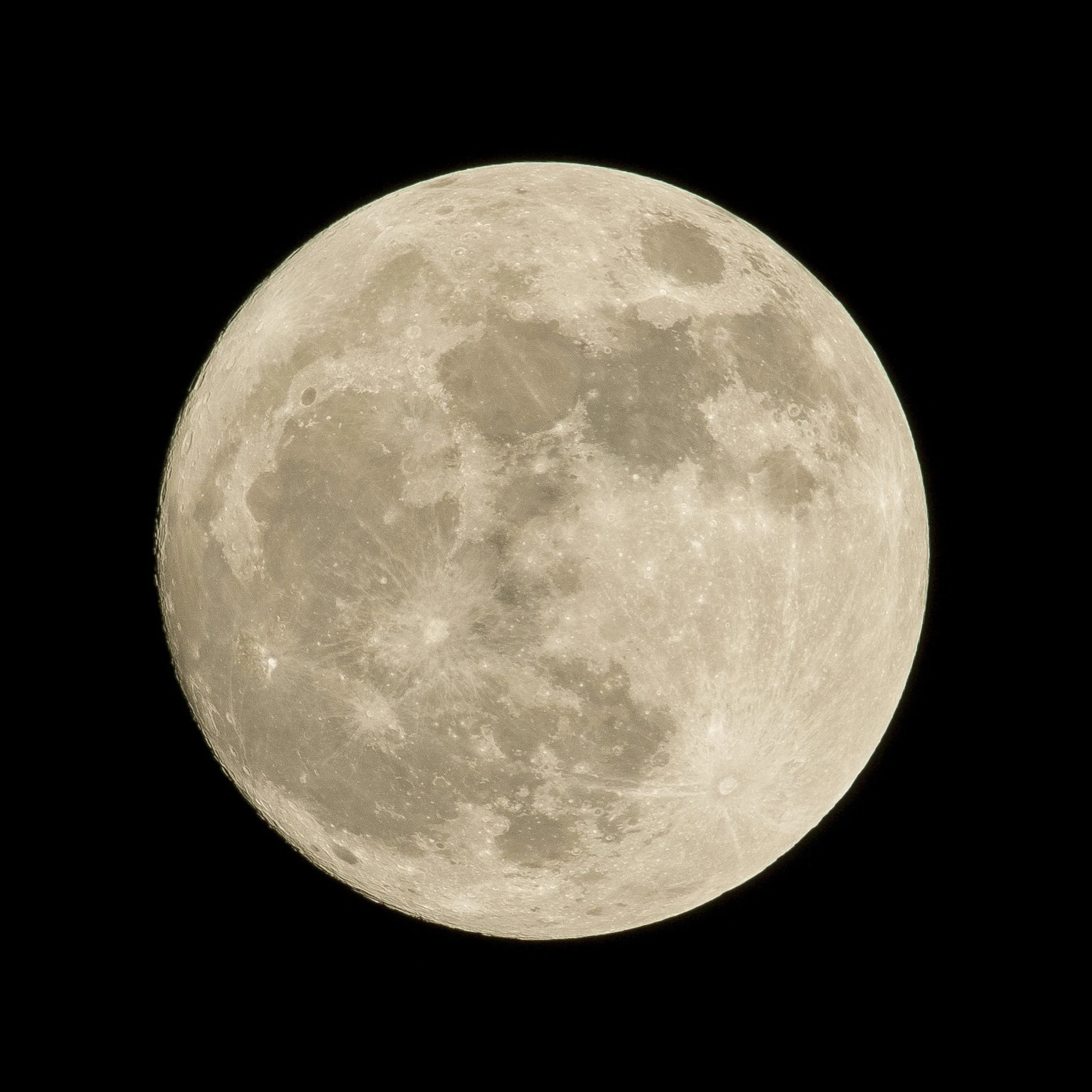L'uomo ama la Luna e vi fa sempre ritorno