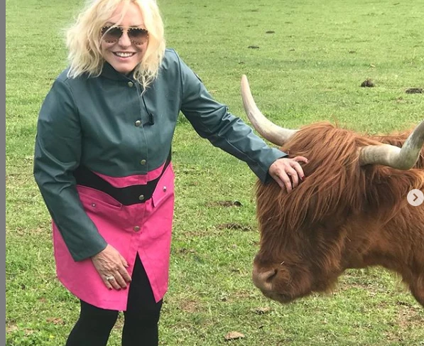 Antonella Clerici, il trasferimento in campagna e le foto con le mucche: "Sono meravigliose"