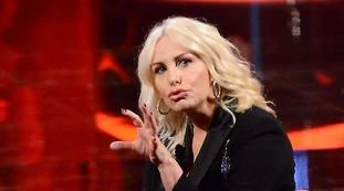 Antonella Clerici, ultimo autunno in Rai? La pazza idea: "Trasmissione anti-virus dalla casa nel bosco"