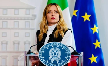 Il governo fa 4 anni? Meloni festeggia con 3 colpi che asfaltano la sinistra