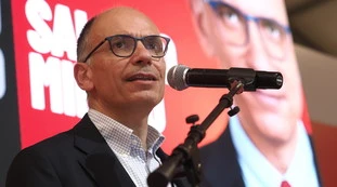 Enrico Letta disperato, "se serve un passaggio in auto...", l'email imbarazzante