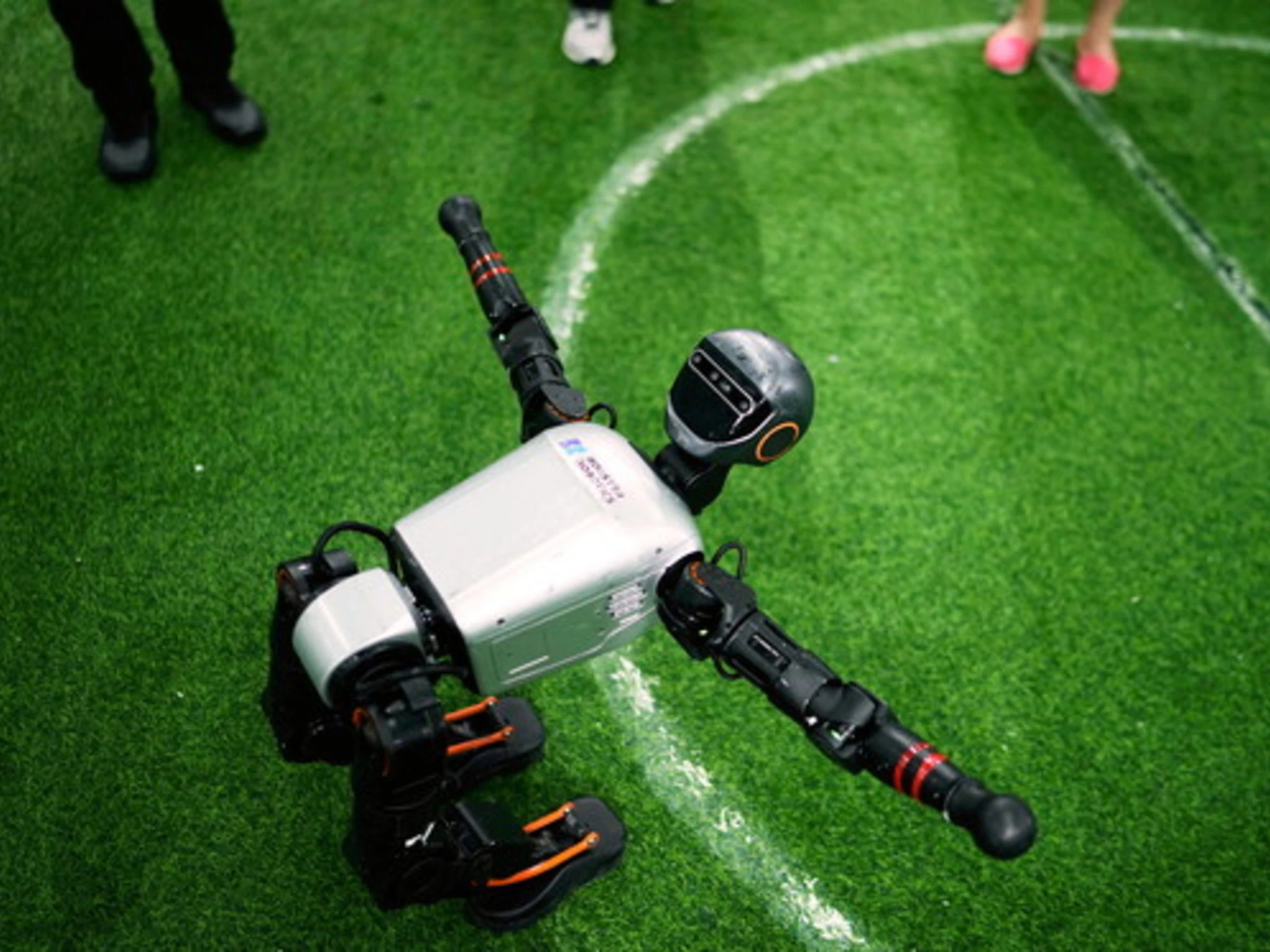 Dazi, i tre nodi: aerei, robot e superalcolici