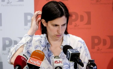 Elly Schlein travolta dal caso-Milano: solo una telefonata a Sala