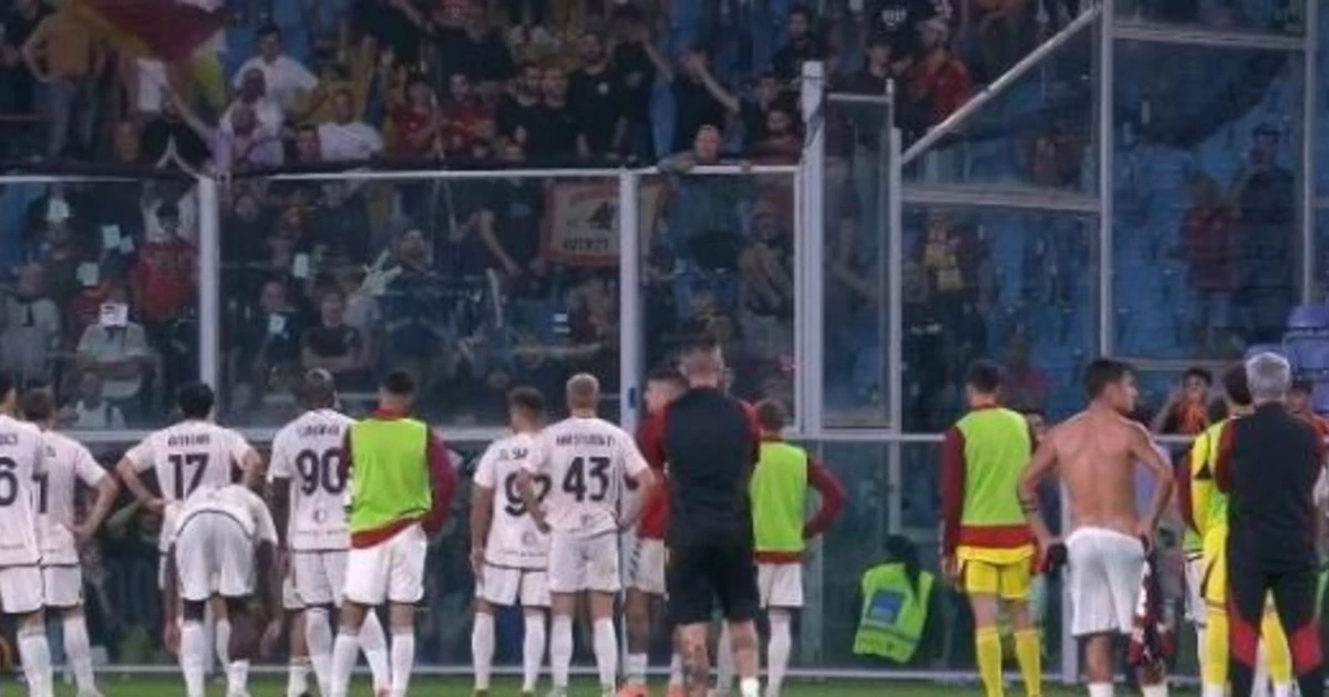 Roma, un minuto di insulti ai giocatori. Mourinho si sfila: "Non li ho costretti"