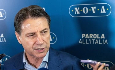 Superbonus, l'ultimo disastro di Conte: ci costa 10 tagli delle accise sulla benzina