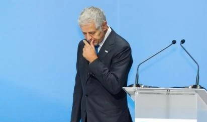 Formigoni s'arrende: legislatura finita, elezioni vicine. Bagarre in aula