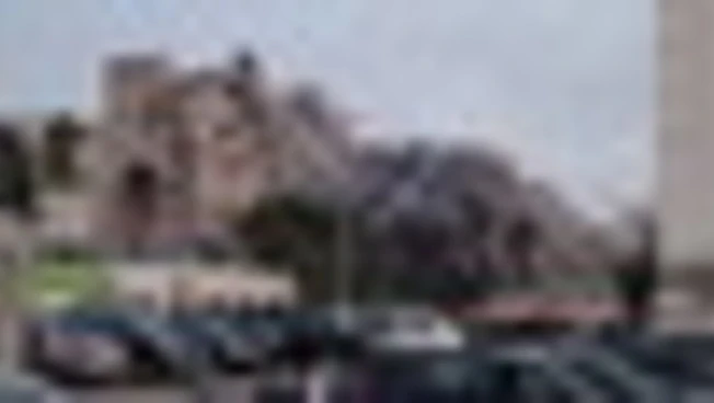 Beirut, raid israeliani nel centro: morti e palazzi distrutti