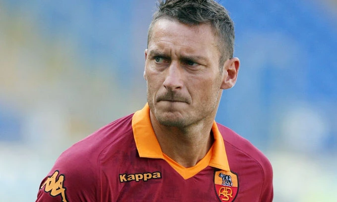 Totti umiliato in campo, la frase amarissima al giornalista: "Ormai io..."