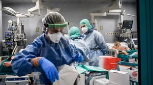 Coronavirus, il bollettino: risalgono i contagi, la chiave è nei tamponi