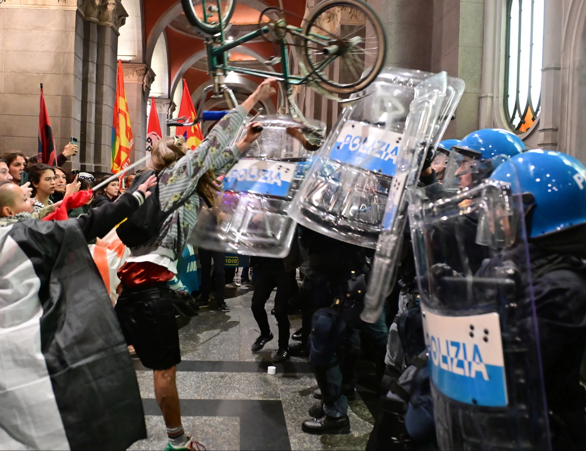 Corte Costituzionale, schiaffo alle forze dell'ordine: "Reati tenui, non punibili"