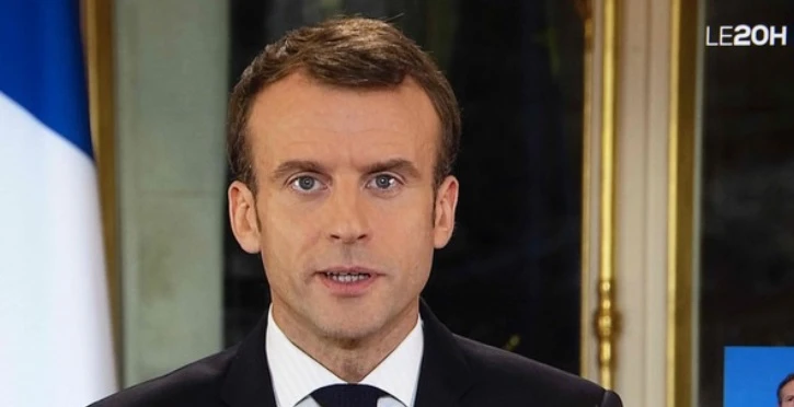 Emmanuel Macron, il politologo francese: "Il suo passo indietro non basterà". Lo spettro delle dimissioni