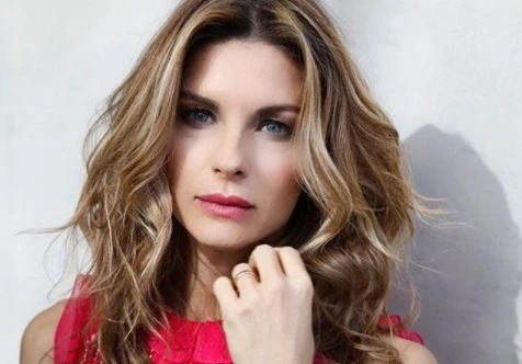 Martina Colombari e il sesso con Billy Costacurta: "Oggi non mi sbuccio più le ginocchia, ho il parquet"