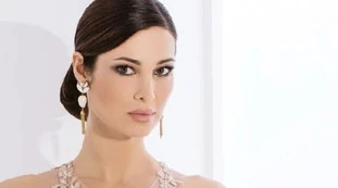 Manuela Arcuri, trasparenze e pizzo ad alto tasso erotico: un ritorno... da censura