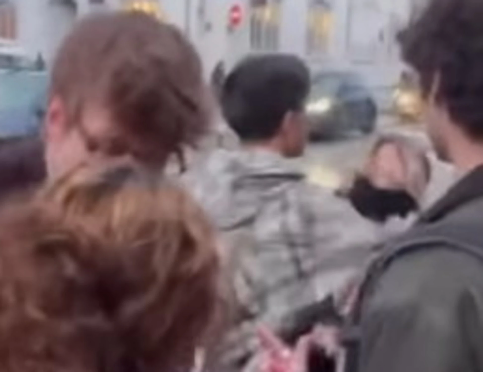 Francia, attivista di destra pestato dagli antifa: ha solo 23 anni