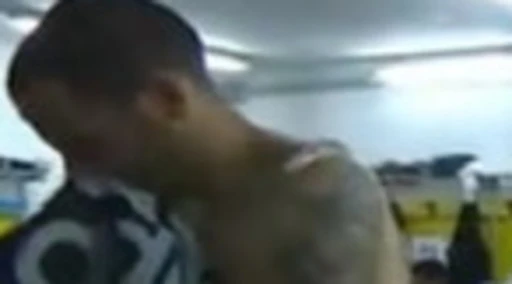 Juve, dietro a Bonucci c'è Szczesny completamente nudo: si vede tutto in diretta tv