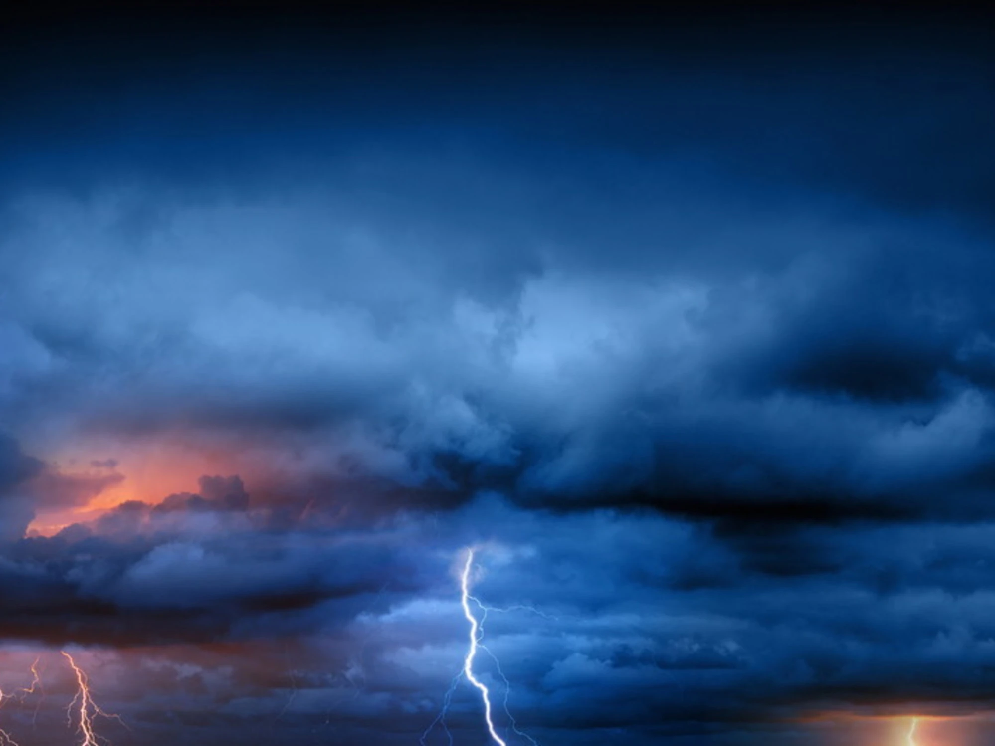 Meteo, la svolta del 12 aprile: così la perturbazione travolgerà l'Italia