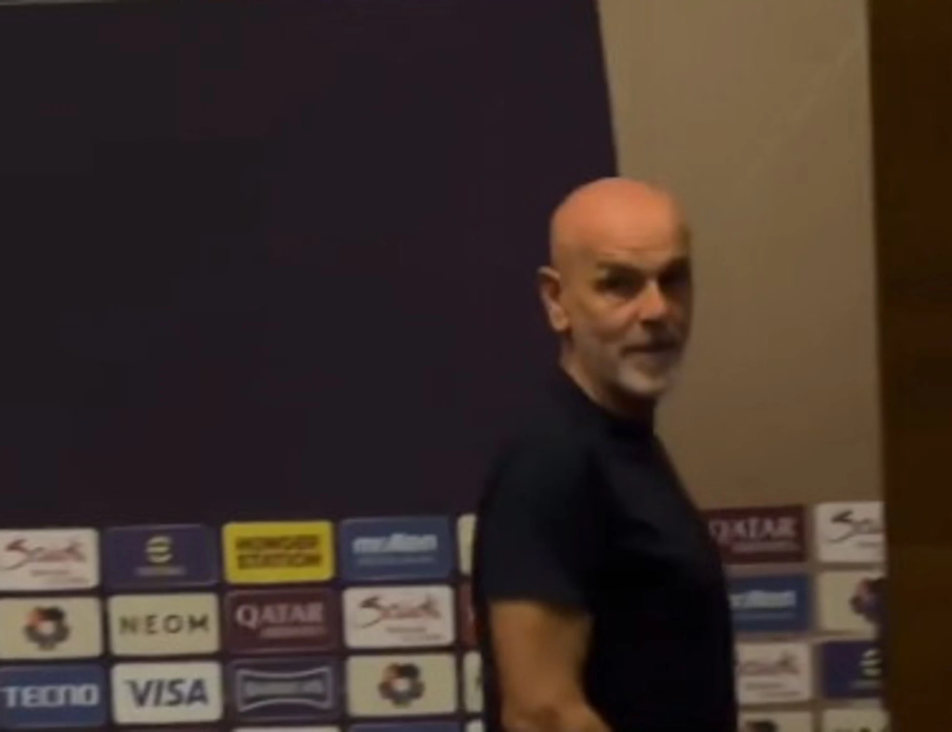Pioli, deriso da un giornalista arabo: "Aeroporto"