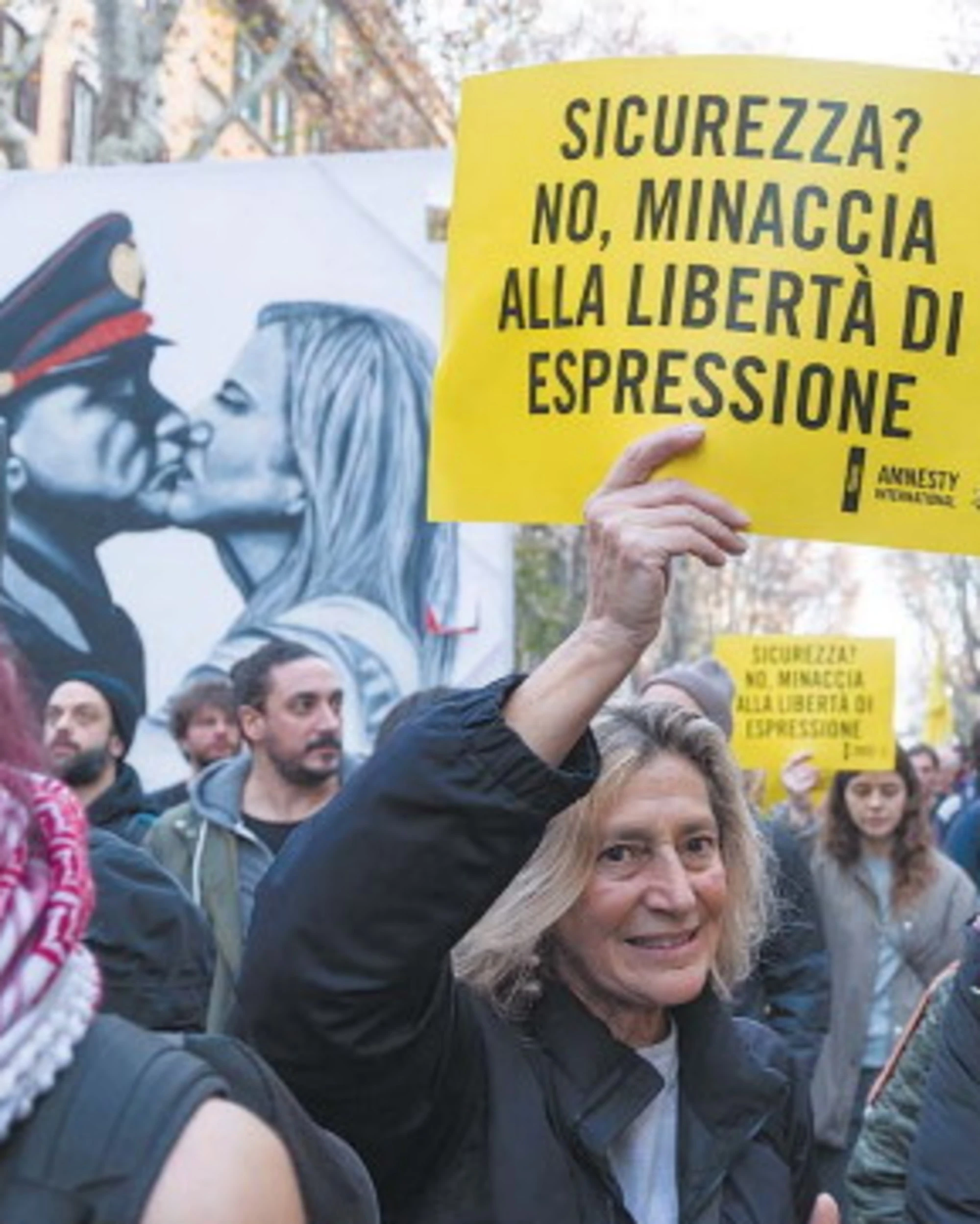 Polizia, chi riempie di milioni i nemici delle nostre divise