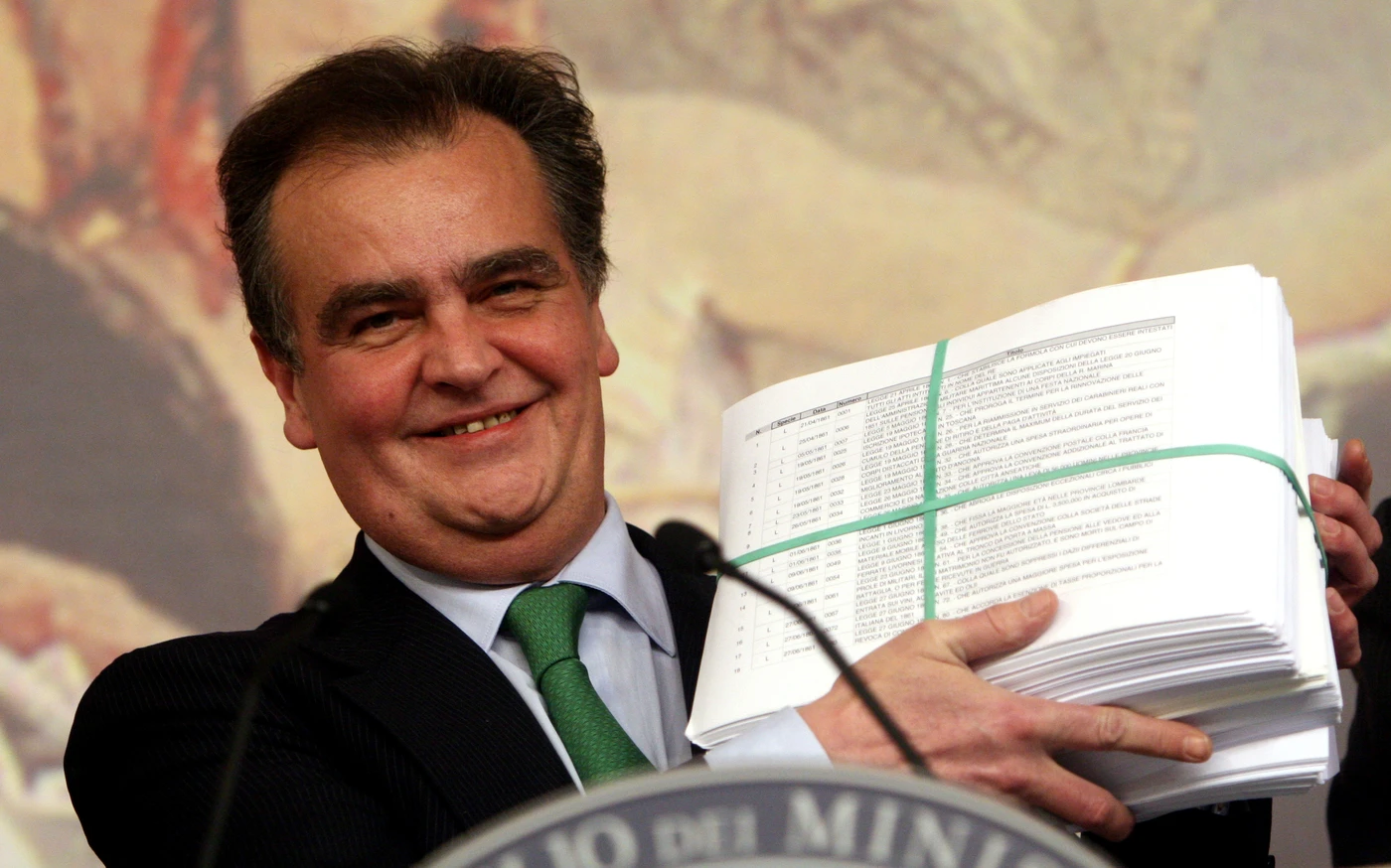 Dimissioni Fioramonti, Roberto Calderoli esulta: "Grazie Babbo Natale, il grillino era tra i peggiori"