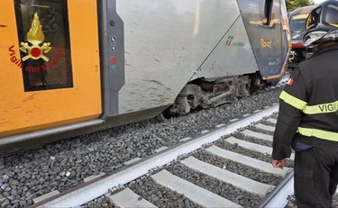 Squinzano, 17enne morta travolta da un treno Intercity: "Non è suicidio", una tragica ipotesi