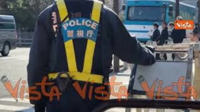 Meloni a Tokyo, la tradizionale apertura a mano delle barriere a ingresso Kantai