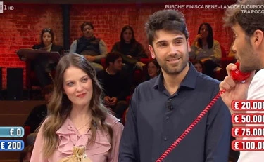 Affari Tuoi, la frase choc di Roberto fa infuriare tutti: "La fame non passa"