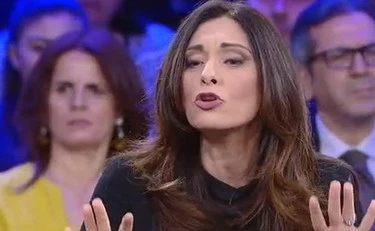 Referendum, Pina Picierno insultata: "Asina", "Rosicona", Vattene". E il Pd si vergogna
