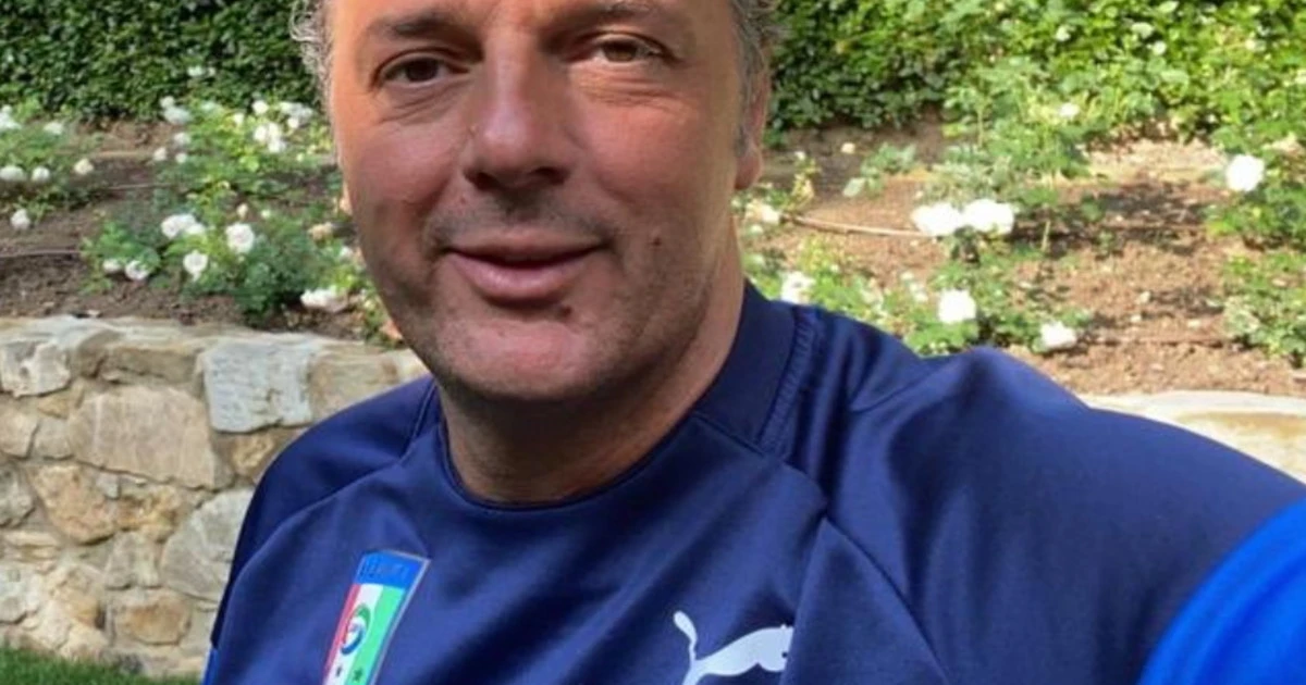 Matteo Renzi, selfie "di primavera": i capelli quasi tutti bianchi, ma cosa gli è successo?