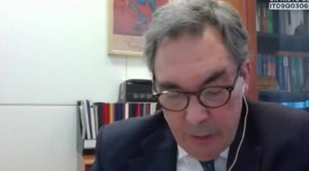 Massimo Clementi, virologo contro Conte: "Stato d'emergenza? Toni ingiustificati, scendo in piazza"