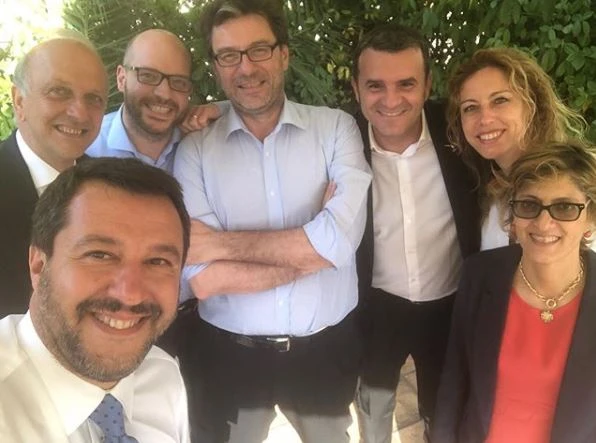 Matteo Salvini, il retroscena sul discorso ai suoi ministri: "Tenetevi pronti". Lega, scacco matto a Di Maio?