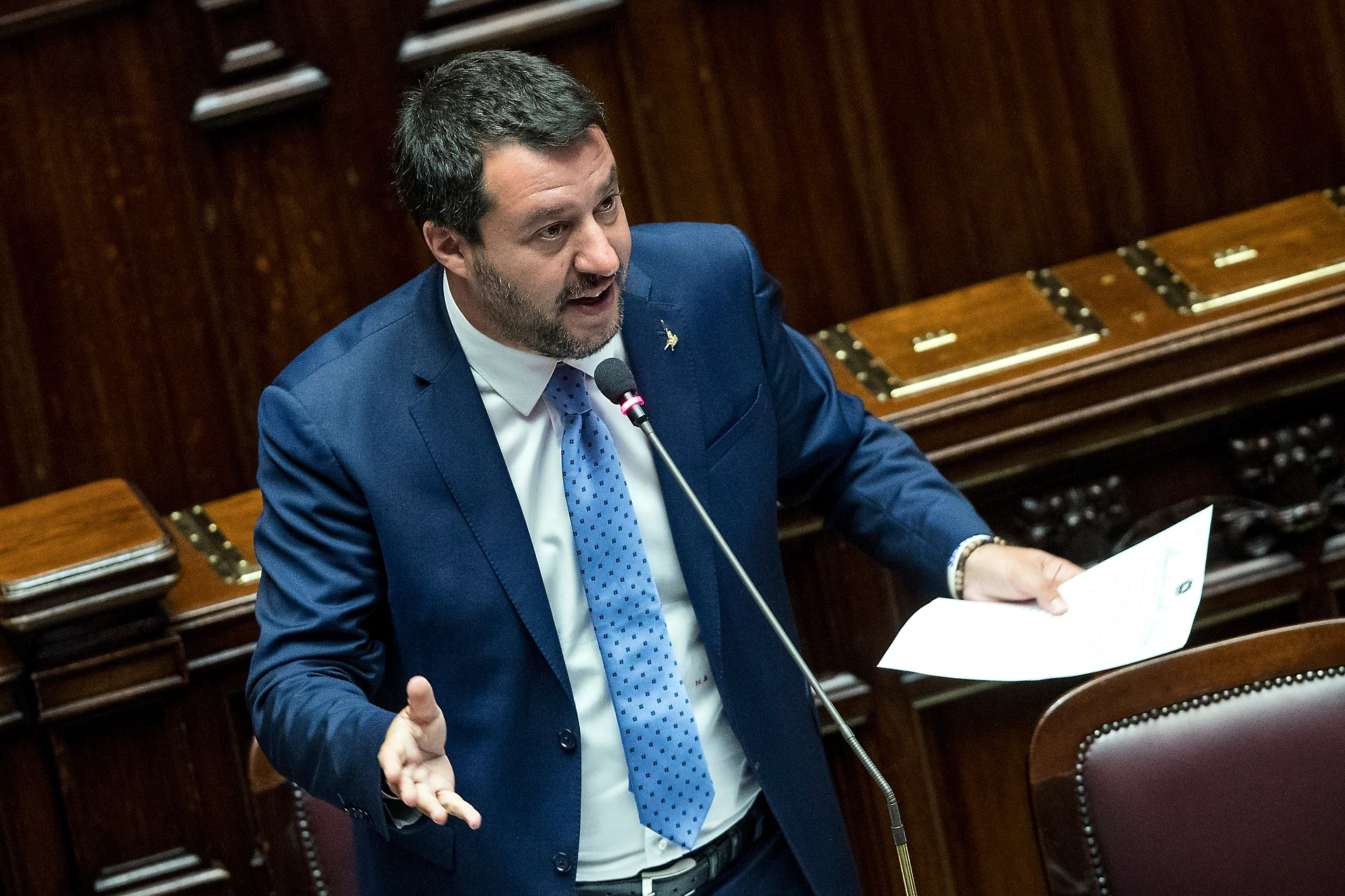 Immigrato arrestato di nuovo dopo aver palpeggiato una poliziotta, Matteo Salvini: "Basta gente così in giro"