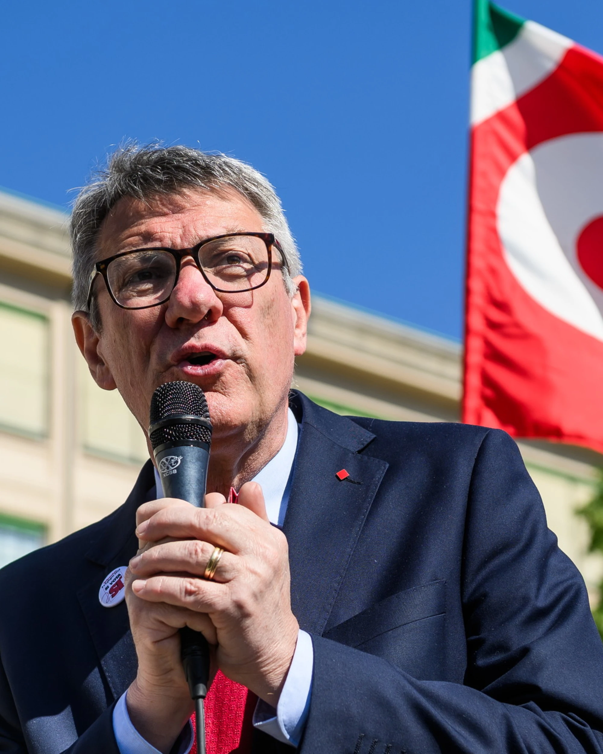 Maurizio Landini, dietro al referendum un "bottino" da 2,5 milioni