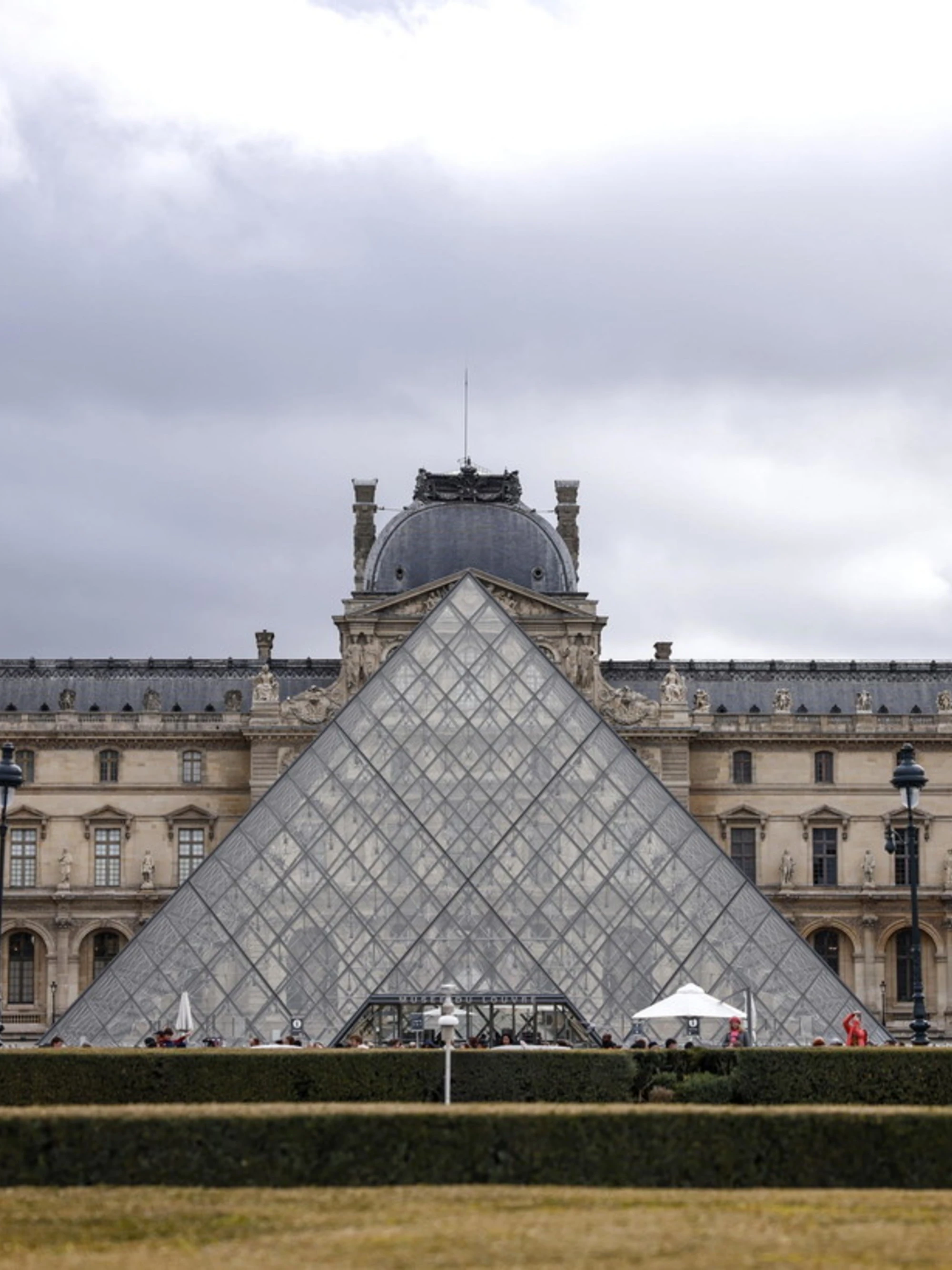 Louvre, la scoperta sconcertante: qual era la password del sistema di sicurezza