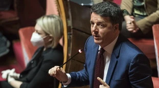 Fase 2, Matteo Renzi e l'ultimatum a Giuseppe Conte: "Non abbiamo tolto i pieni poteri a Salvini per darli a lei"