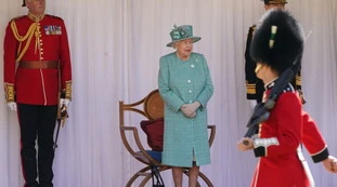 Regina Elisabetta, 13 guardie condannate: fuga dal castello di Windsor e festino con cocaina e alcol