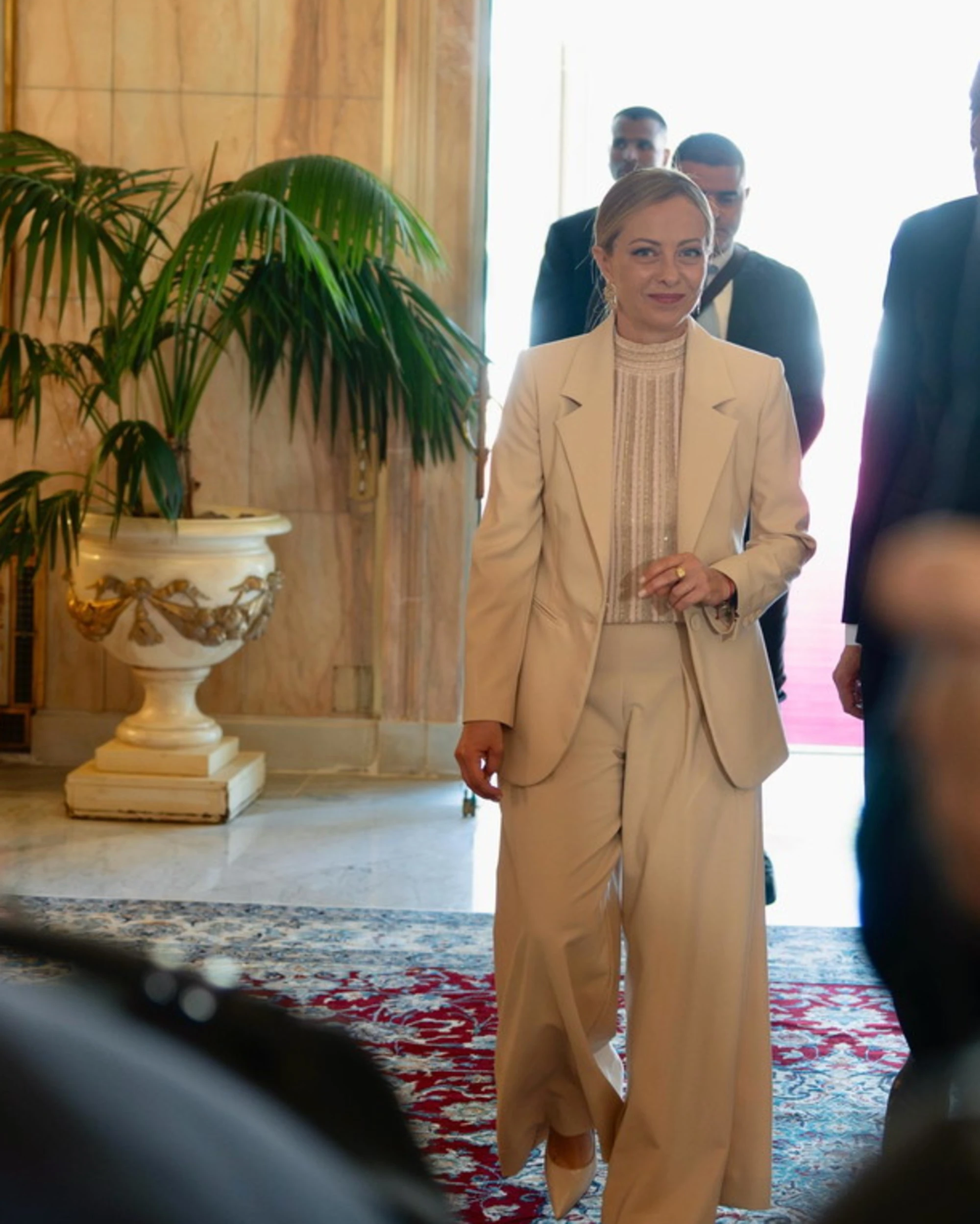 Giorgia Meloni, "il suo modello": la elogia anche Le Monde, sinistra ai matti