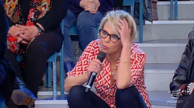 Uomini e donne, perché Maria De Filippi non va in onda oggi 1 novembre: cosa c'è al suo posto