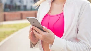 Monza, è al telefono con un'amica, poi l'orrore: come riesce a salvarsi