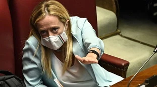 Giorgia Meloni contro Giuseppe Conte: "Sostiene di non poter fare decreti? Grossolana menzogna liberticida"