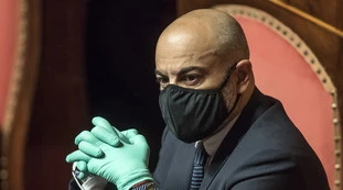 Gianluigi Paragone contro Grillo: "Beppe Lessie è tornato a casa dal Pd. M5s, sputtanamento e tradimento"