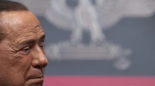 Silvio Berlusconi contro Matteo Renzi: "Gli italiani muoiono, non ho tempo per i giochi di palazzo di chi cerca visibilità"