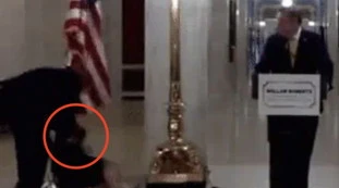 Casa Bianca, la moglie incinta collassa e il marito... video-choc