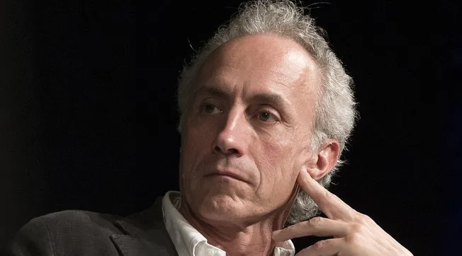 652x368