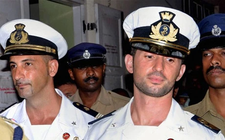 Marò, l'India "regala" l'estate a Latorre. È guerra: nota di fuoco della Farnesina