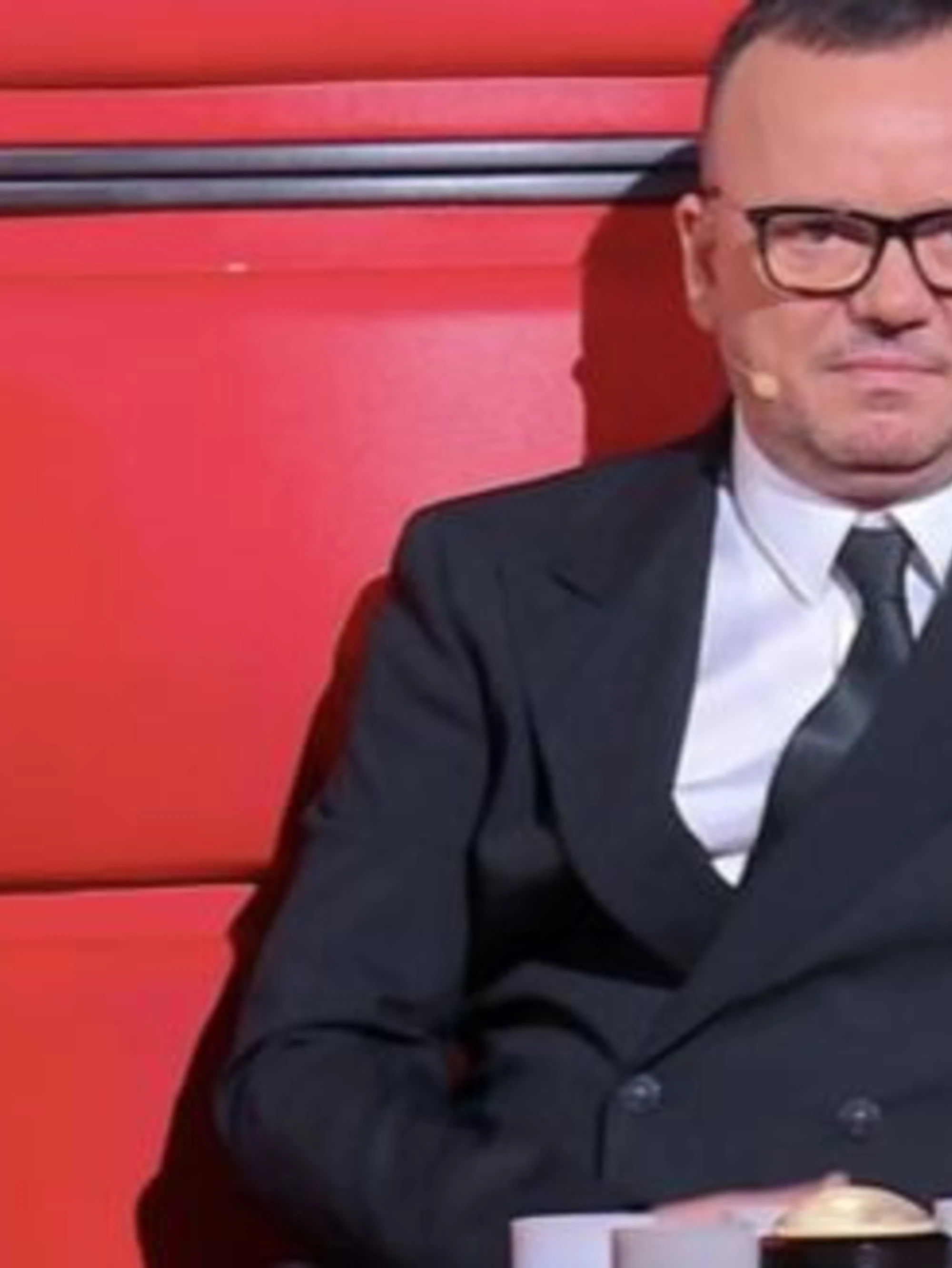 The Voice senior, D'Alessio sconcertante con Sergio: "Sai perché non mi giro"