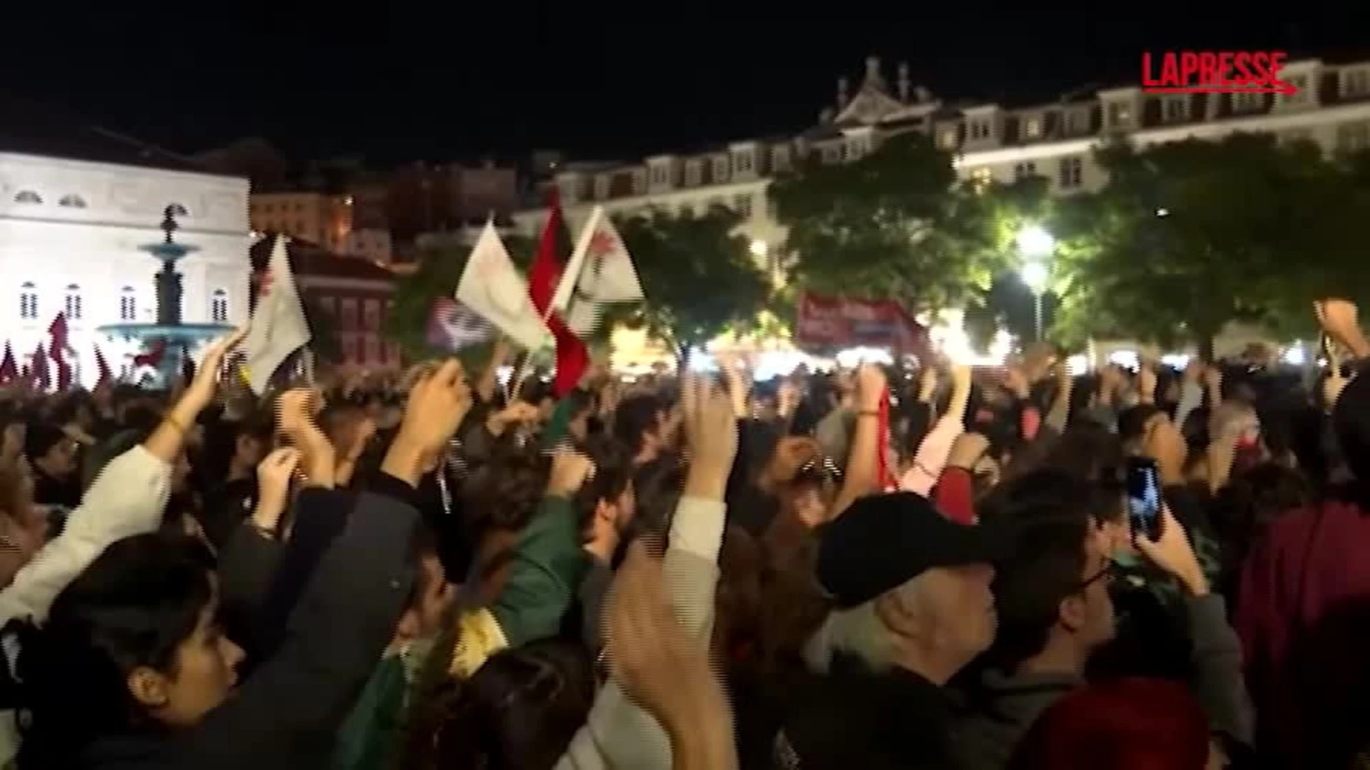 Portogallo, migliaia in piazza per il diritto alla casa: proteste contro le misure del governo