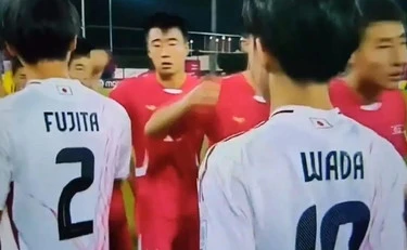 Nord Corea, i calciatori danno un pugno ai giapponesi