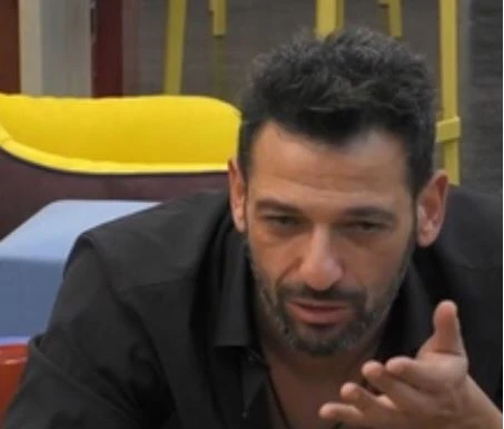 Grande Fratello, Pago umiliato come uomo da Salvo: "Scusami se mi permetto, ma la tua ex ragazza..."